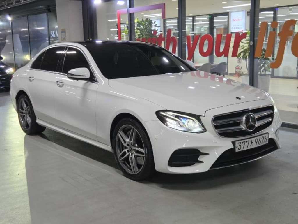 벤츠 E 클래스 E-클래스 W213 E300 4MATIC AMG LINE 이미지 1
