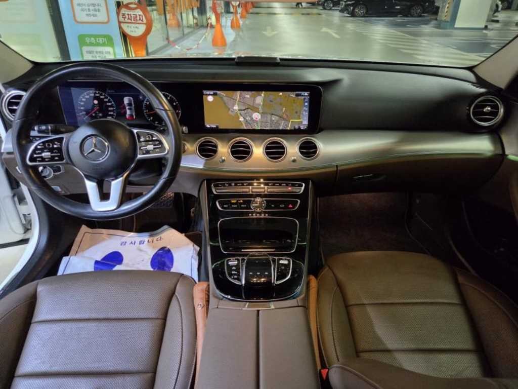 벤츠 E 클래스 E-클래스 W213 E300 4MATIC AMG LINE 이미지 12