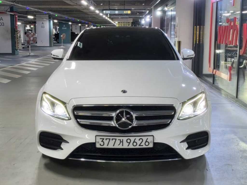 벤츠 E 클래스 E-클래스 W213 E300 4MATIC AMG LINE 이미지 2