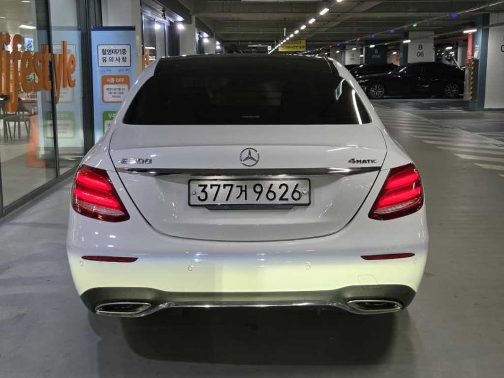 벤츠 E 클래스 E-클래스 W213 E300 4MATIC AMG LINE 이미지 5