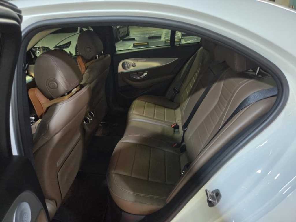 벤츠 E 클래스 E-클래스 W213 E300 4MATIC AMG LINE 이미지 7