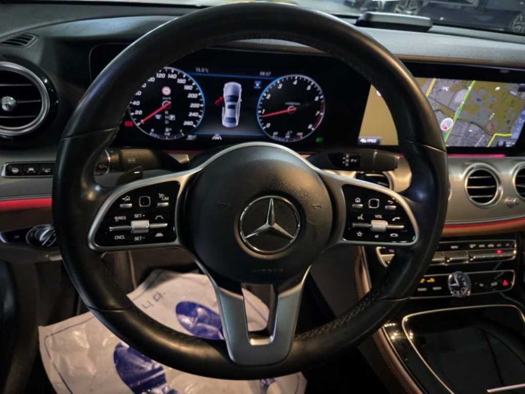 벤츠 E 클래스 E-클래스 W213 E300 4MATIC AMG LINE 이미지 8
