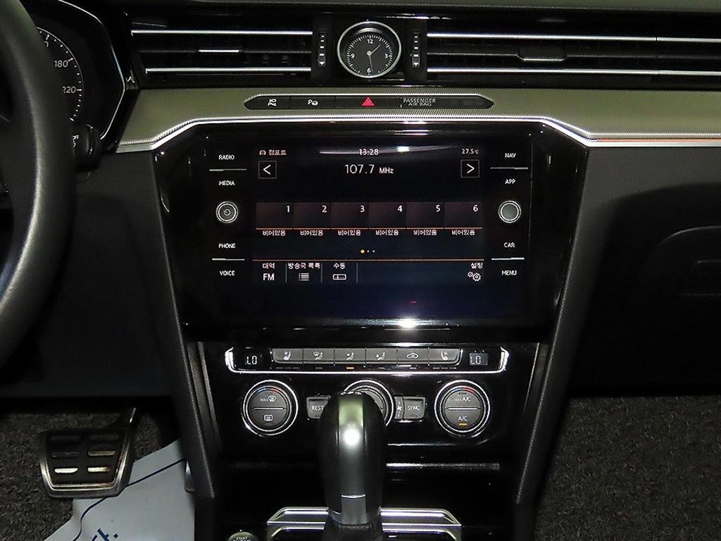 폭스바겐 아테온 2.0 TDI 엘레강스 프레스티지 이미지 11