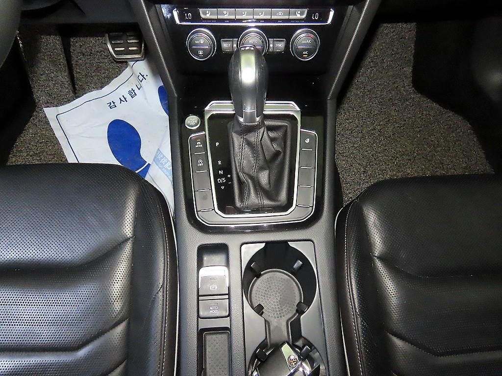 폭스바겐 아테온 2.0 TDI 엘레강스 프레스티지 이미지 12