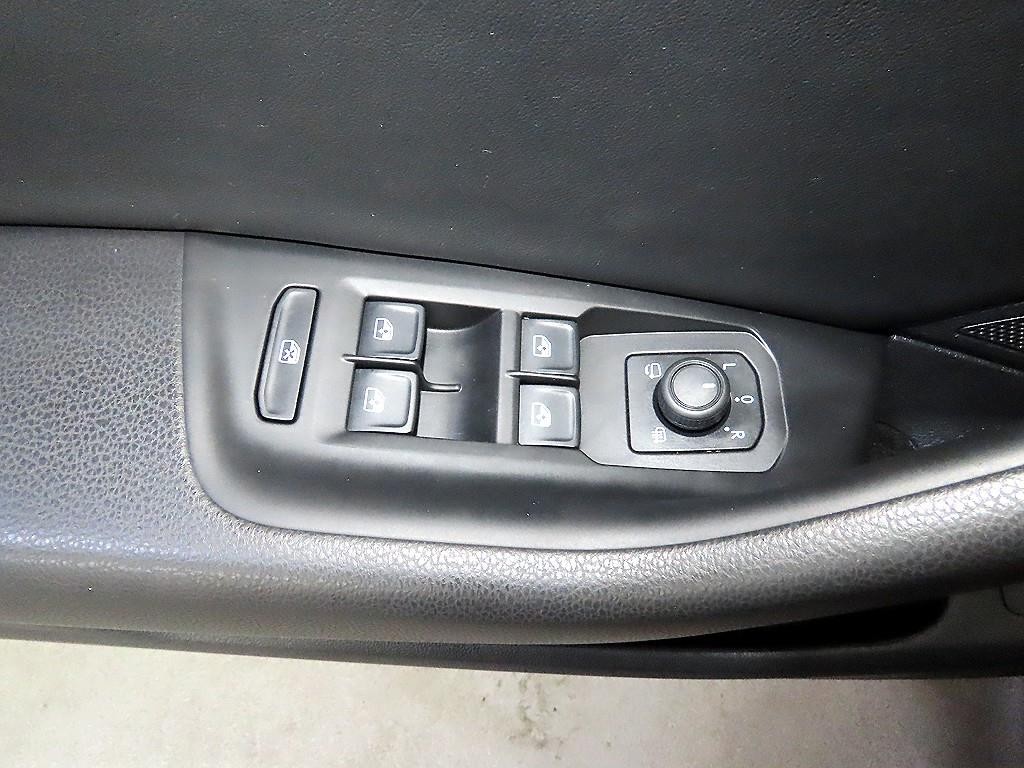 폭스바겐 아테온 2.0 TDI 엘레강스 프레스티지 이미지 13
