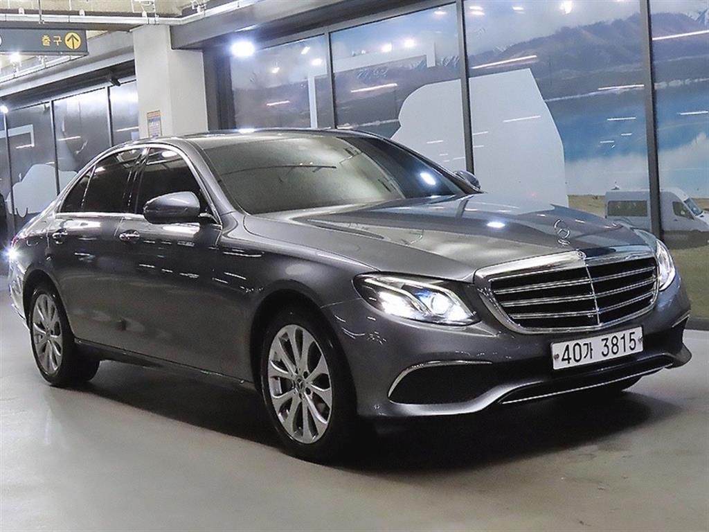 벤츠 E 클래스 E-클래스 W213 E300 4MATIC 익스클루시브 이미지 1