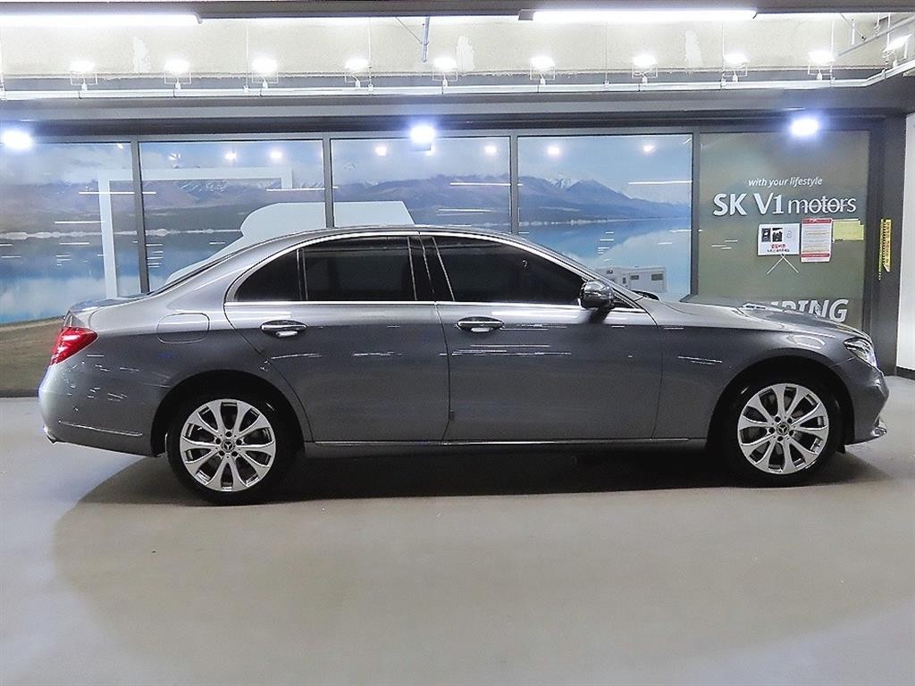 벤츠 E 클래스 E-클래스 W213 E300 4MATIC 익스클루시브 이미지 3