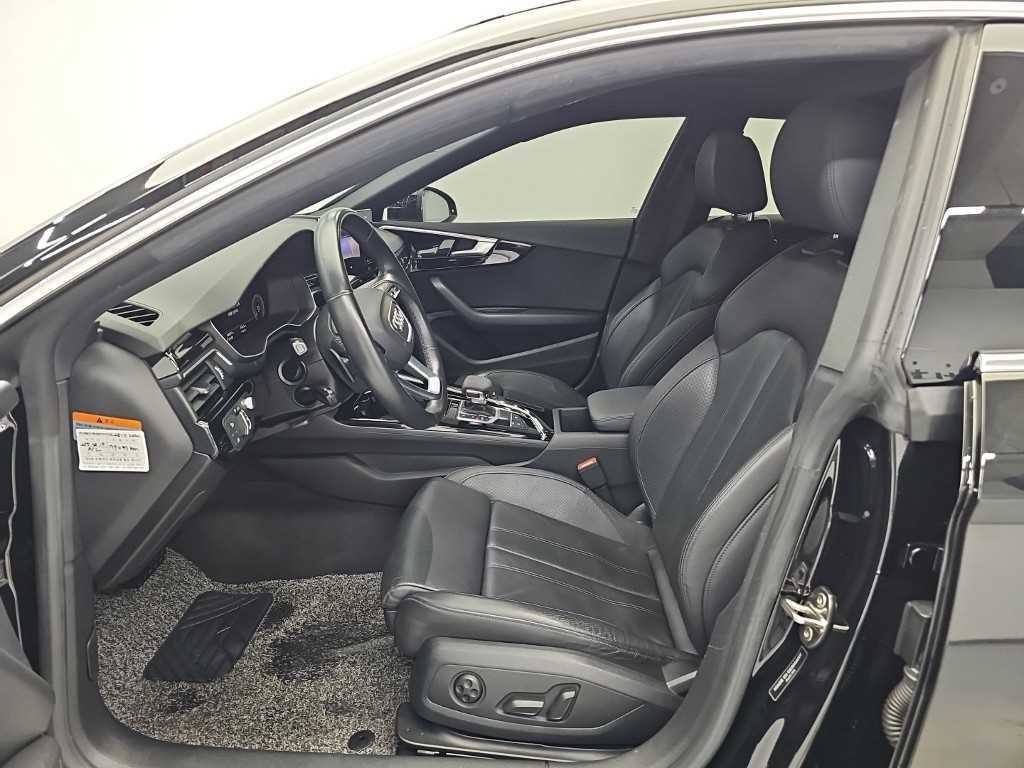 아우디 A5 A5 (F5) 40 TFSI 콰트로 프리미엄 스포트백 이미지 12