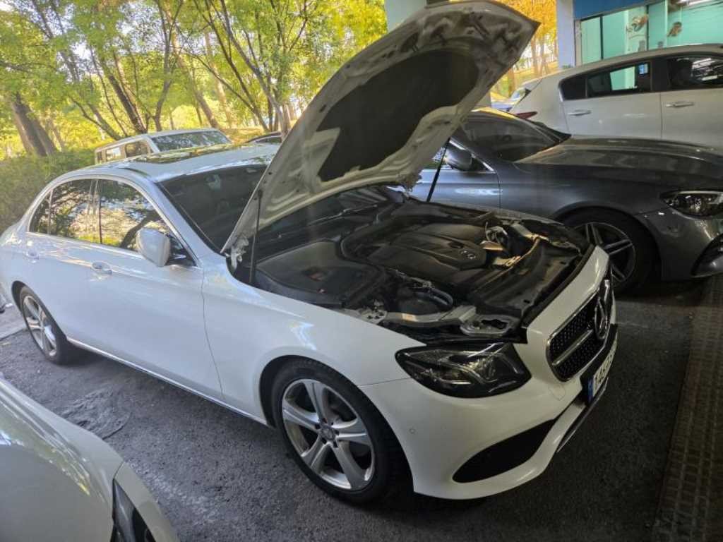 벤츠 E 클래스 E-클래스 W213 E220d 아방가르드 이미지 2