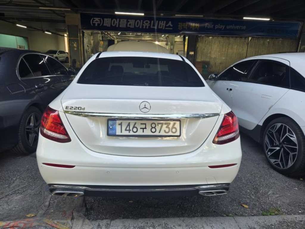벤츠 E 클래스 E-클래스 W213 E220d 아방가르드 이미지 3