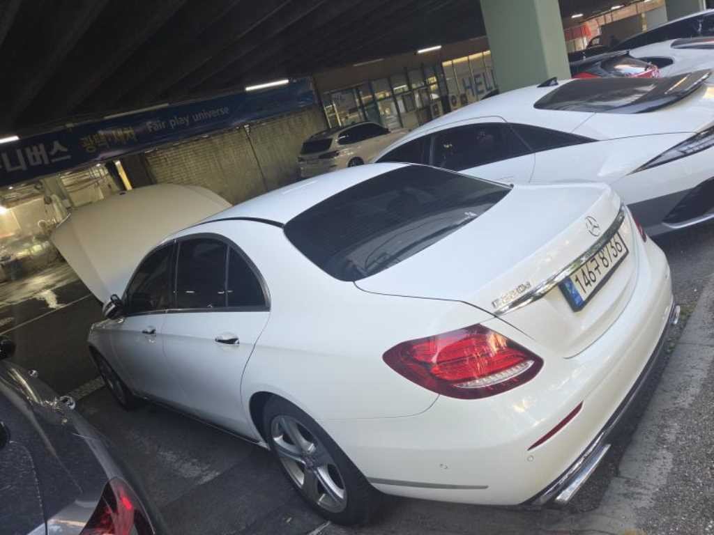 벤츠 E 클래스 E-클래스 W213 E220d 아방가르드 이미지 4