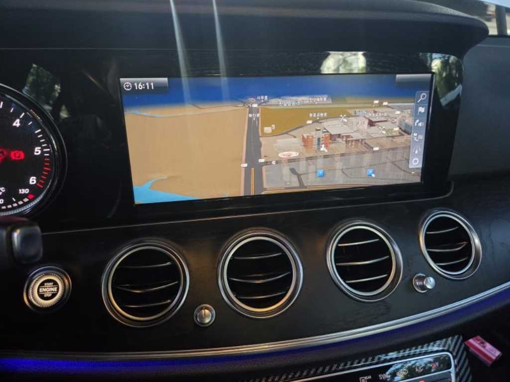 벤츠 E 클래스 E-클래스 W213 E220d 아방가르드 이미지 6
