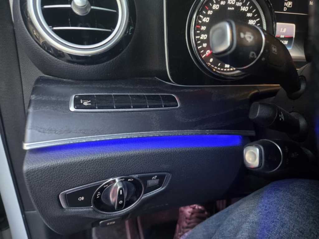 벤츠 E 클래스 E-클래스 W213 E220d 아방가르드 이미지 8
