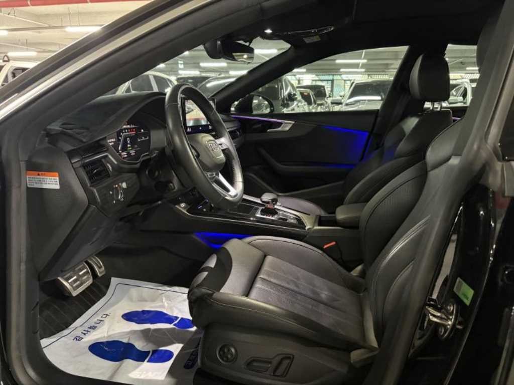 아우디 A5 A5 (F5) 40 TFSI 콰트로 프리미엄 스포트백 이미지 8