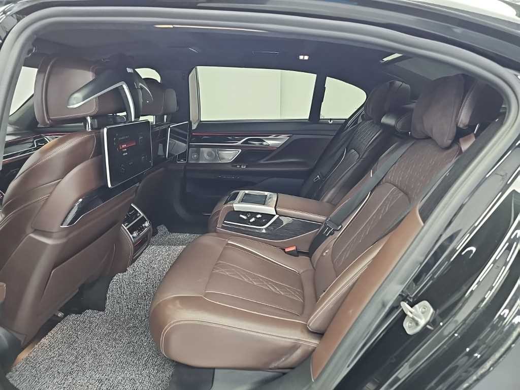 BMW 7시리즈 7시리즈 (G11) M760Li xDrive 이미지 12