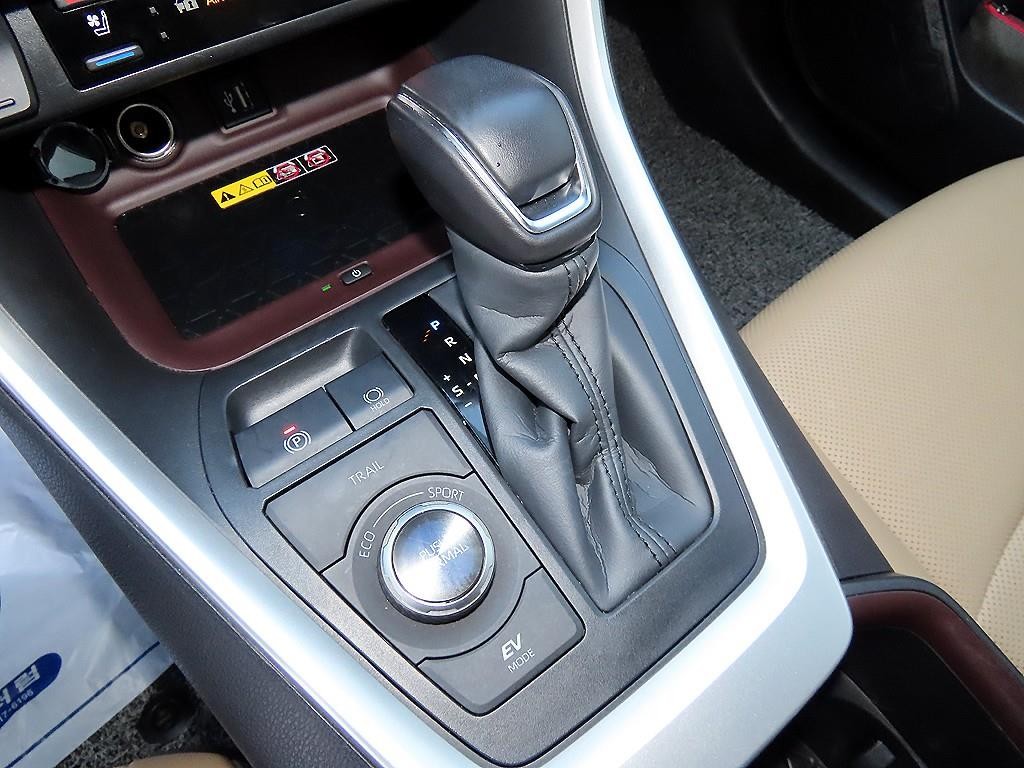 토요타 라브4 RAV4(5세대) 2.5 4WD 하이브리드 LTD 이미지 10