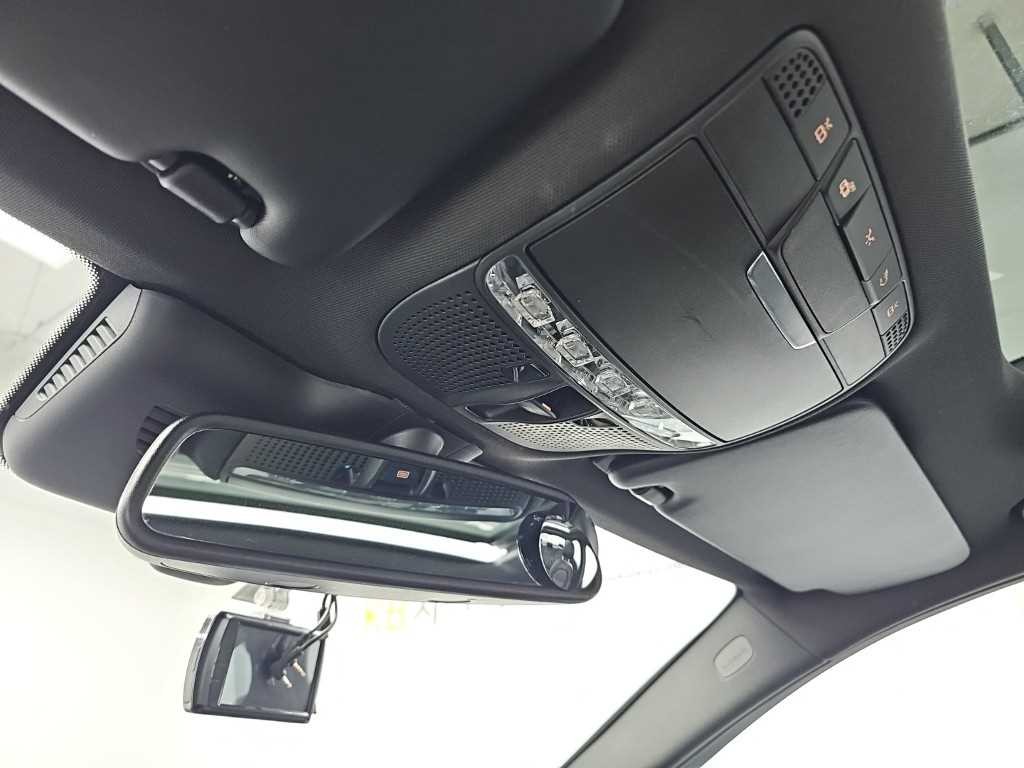 벤츠 C 클래스 C클래스 W205 C250 블루텍 4MATIC 이미지 17