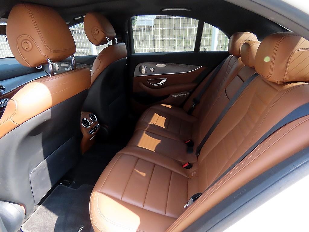 벤츠 E 클래스 E-클래스 W213 E350 4MATIC AMG LINE 이미지 6