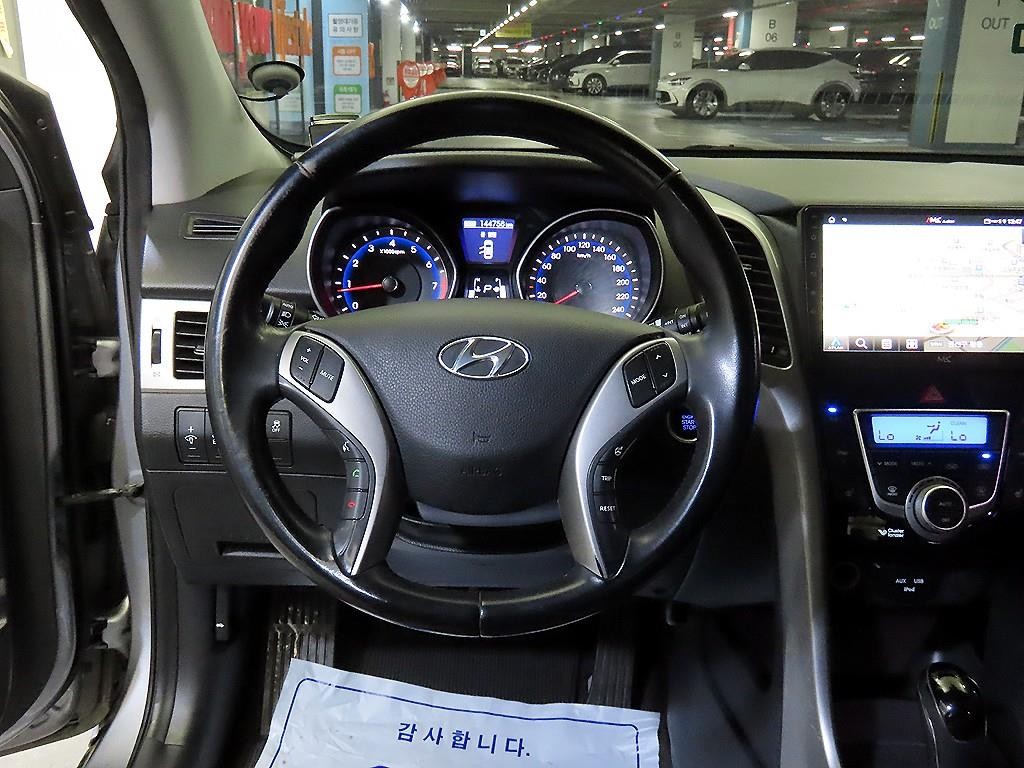 현대 i30 뉴 i30 1.6 GDI PYL 이미지 8
