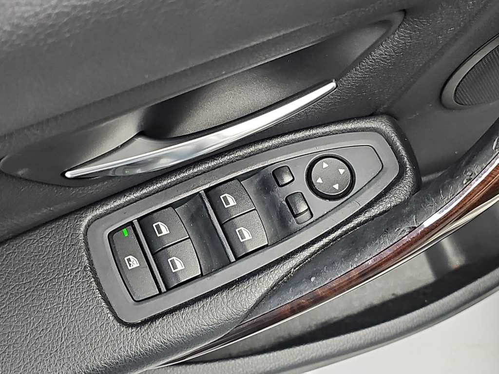 BMW 3시리즈 3시리즈 (F30) 320i 이미지 19