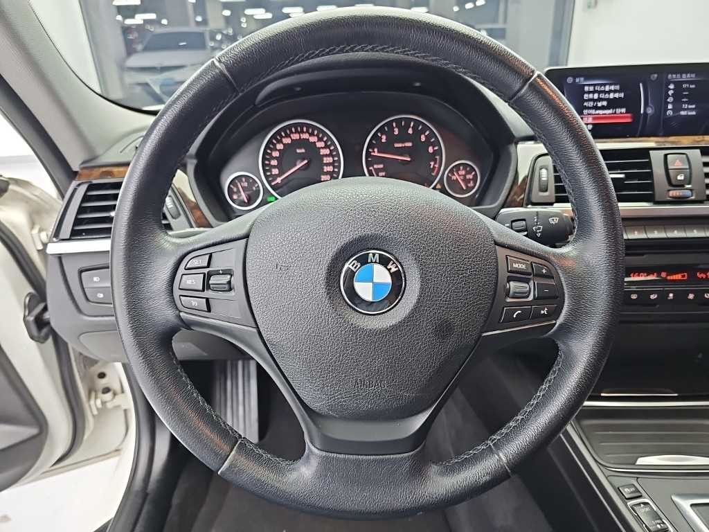 BMW 3시리즈 3시리즈 (F30) 320i 이미지 9