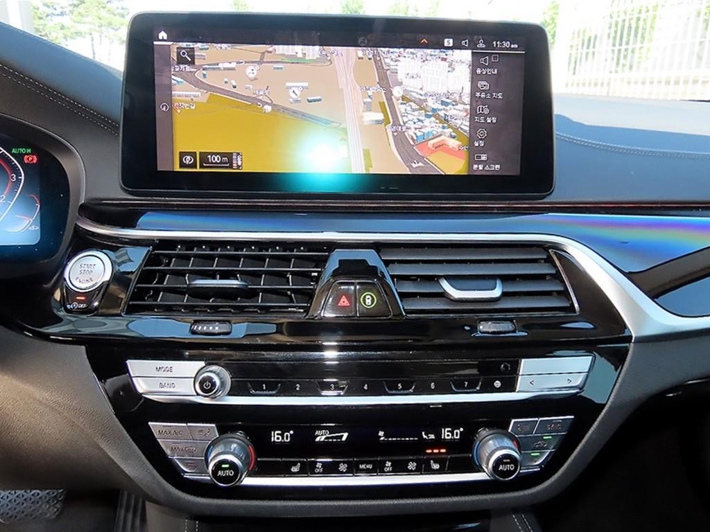 BMW 5시리즈 5시리즈 (G30) 520i 럭셔리 이미지 14