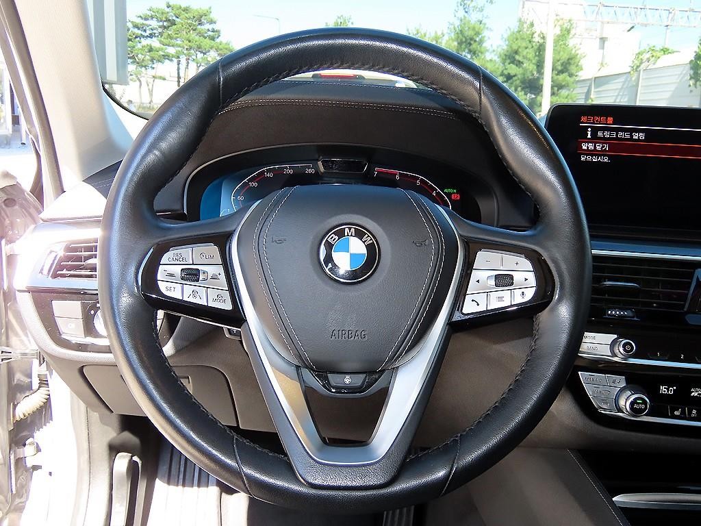 BMW 5시리즈 5시리즈 (G30) 520i 럭셔리 이미지 8