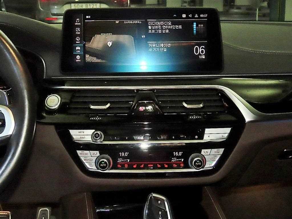 BMW 5시리즈 5시리즈 (G30) 530e M 스포츠 이미지 11