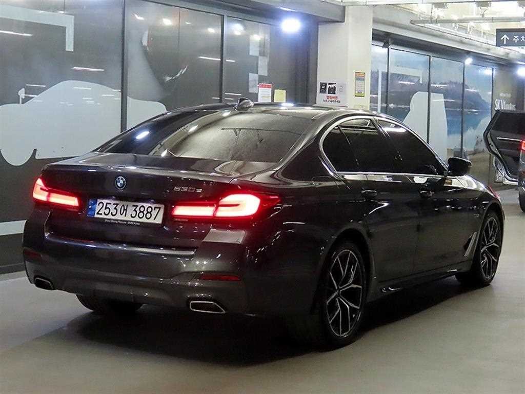 BMW 5시리즈 5시리즈 (G30) 530e M 스포츠 이미지 4