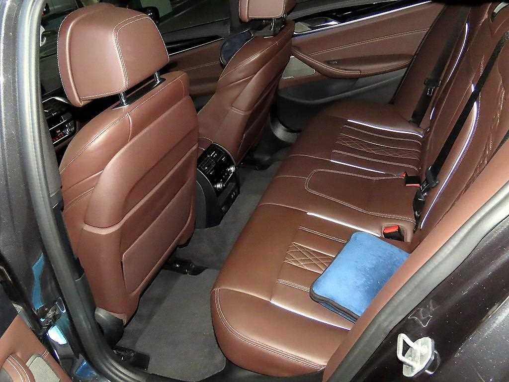 BMW 5시리즈 5시리즈 (G30) 530e M 스포츠 이미지 7
