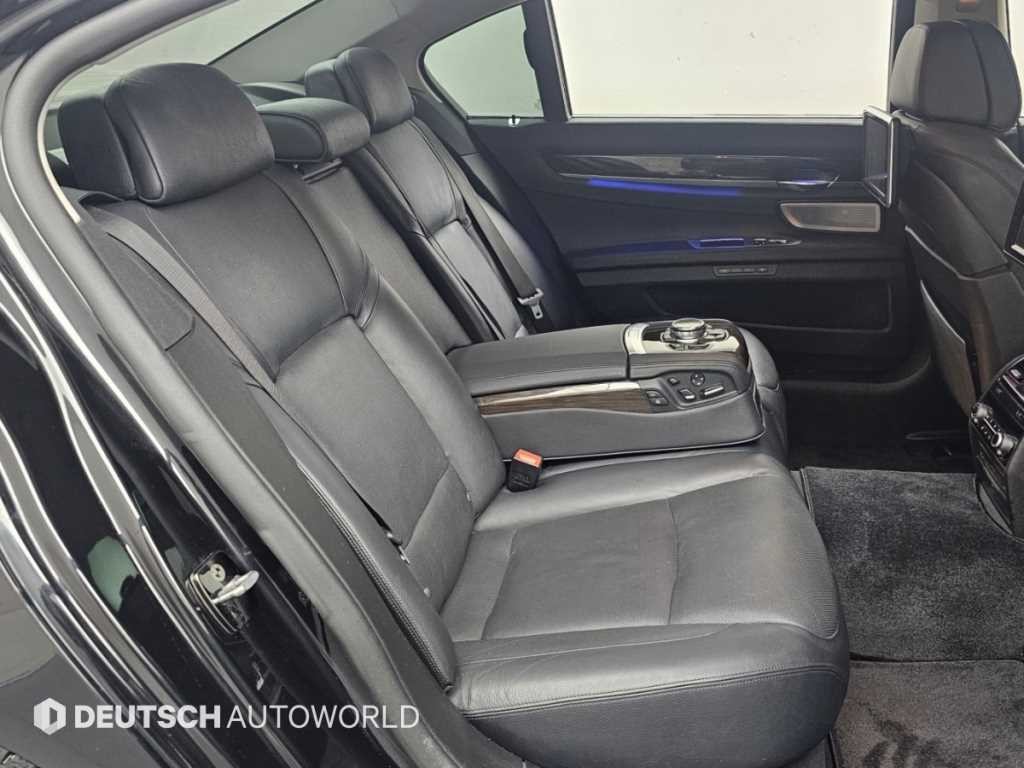BMW 7시리즈 7시리즈 (F01) 750 Li xDrive 인디비주얼 이미지 12