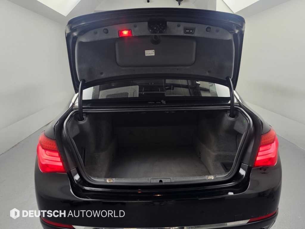 BMW 7시리즈 7시리즈 (F01) 750 Li xDrive 인디비주얼 이미지 19