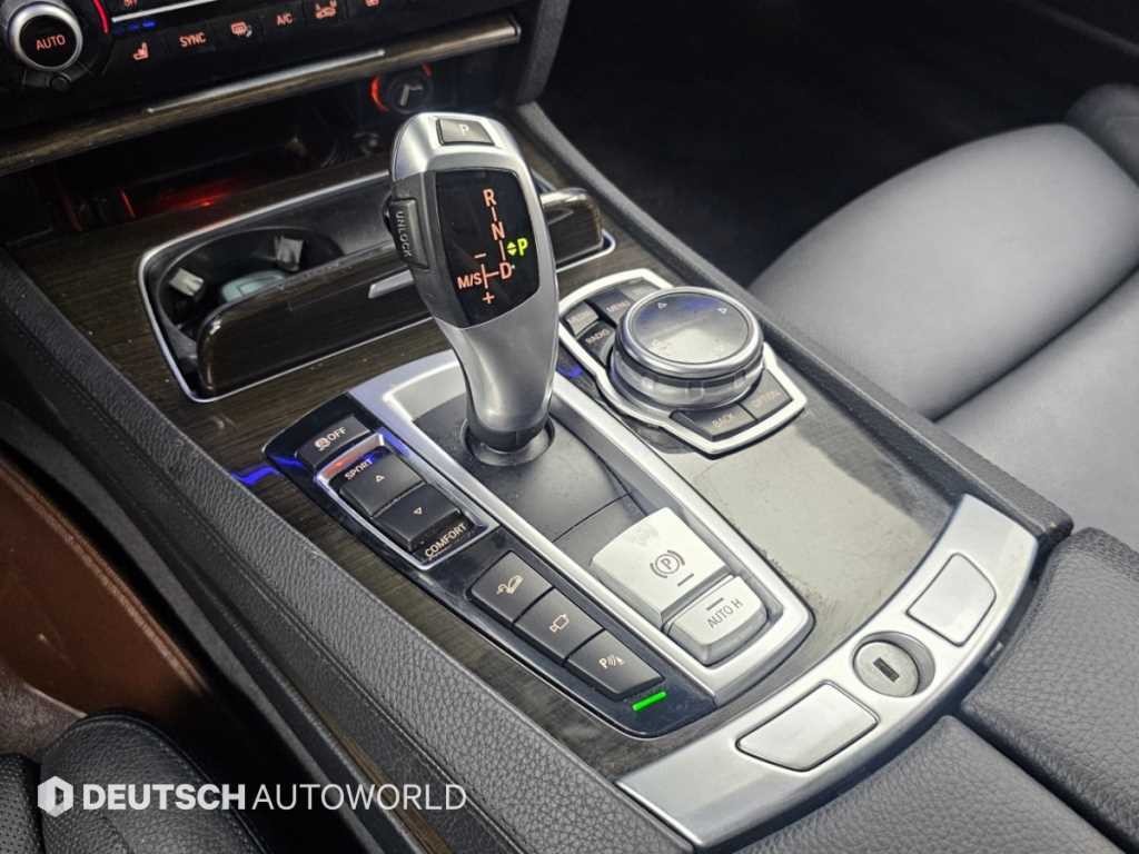 BMW 7시리즈 7시리즈 (F01) 750 Li xDrive 인디비주얼 이미지 9