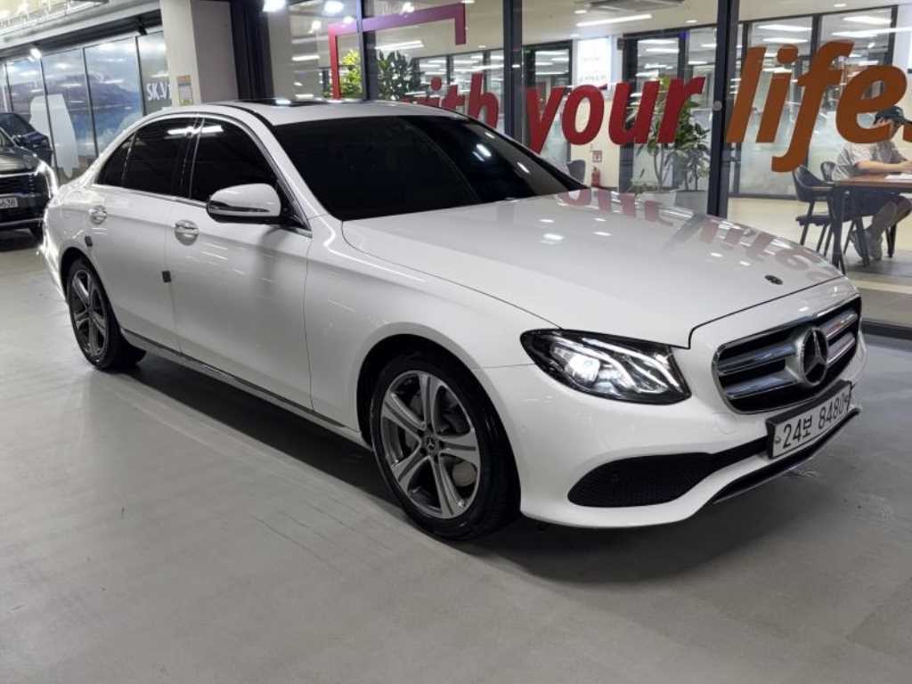 벤츠 E 클래스 E-클래스 W213 E300 아방가르드 이미지 2
