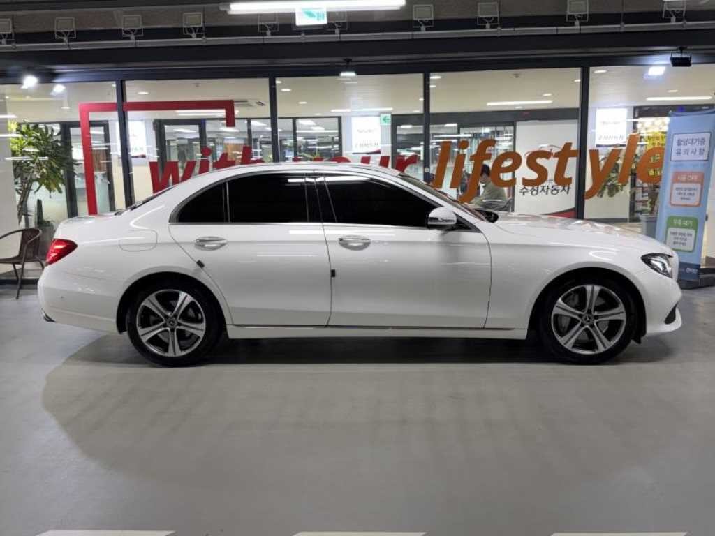 벤츠 E 클래스 E-클래스 W213 E300 아방가르드 이미지 3