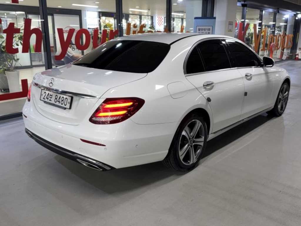 벤츠 E 클래스 E-클래스 W213 E300 아방가르드 이미지 4