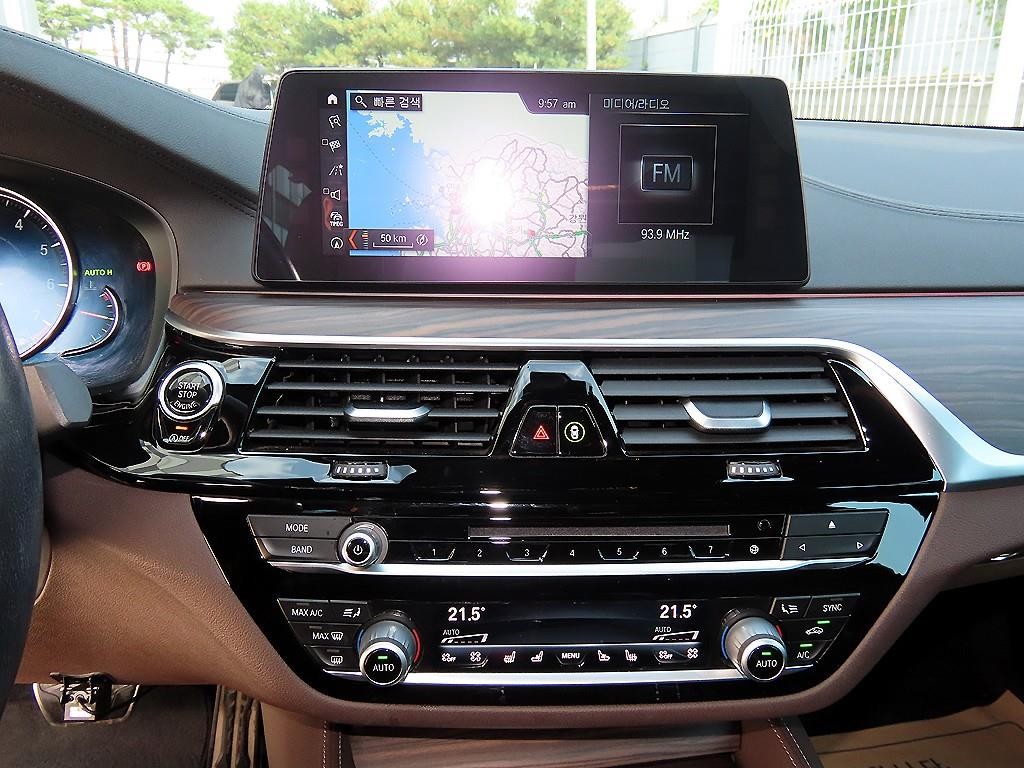 BMW 5시리즈 5시리즈 (G30) 530i xDrive M 스포츠 플러스 이미지 14