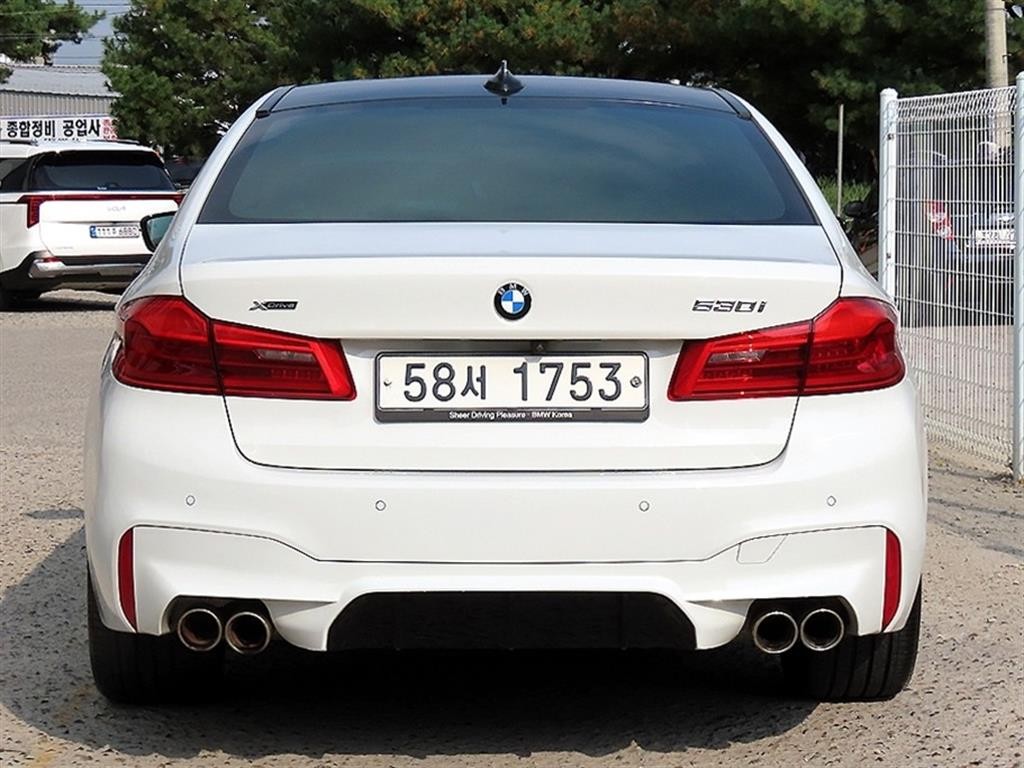 BMW 5시리즈 5시리즈 (G30) 530i xDrive M 스포츠 플러스 이미지 4