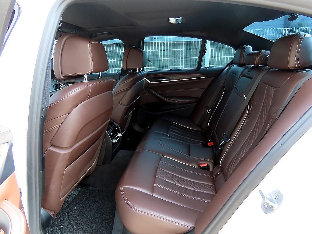 BMW 5시리즈 5시리즈 (G30) 530i xDrive M 스포츠 플러스 이미지 6