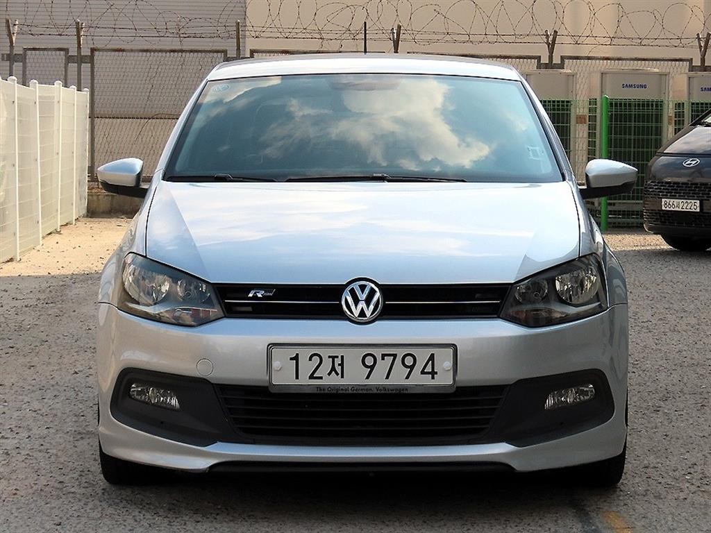 폭스바겐 폴로 1.6 TDI R-LINE 이미지 1