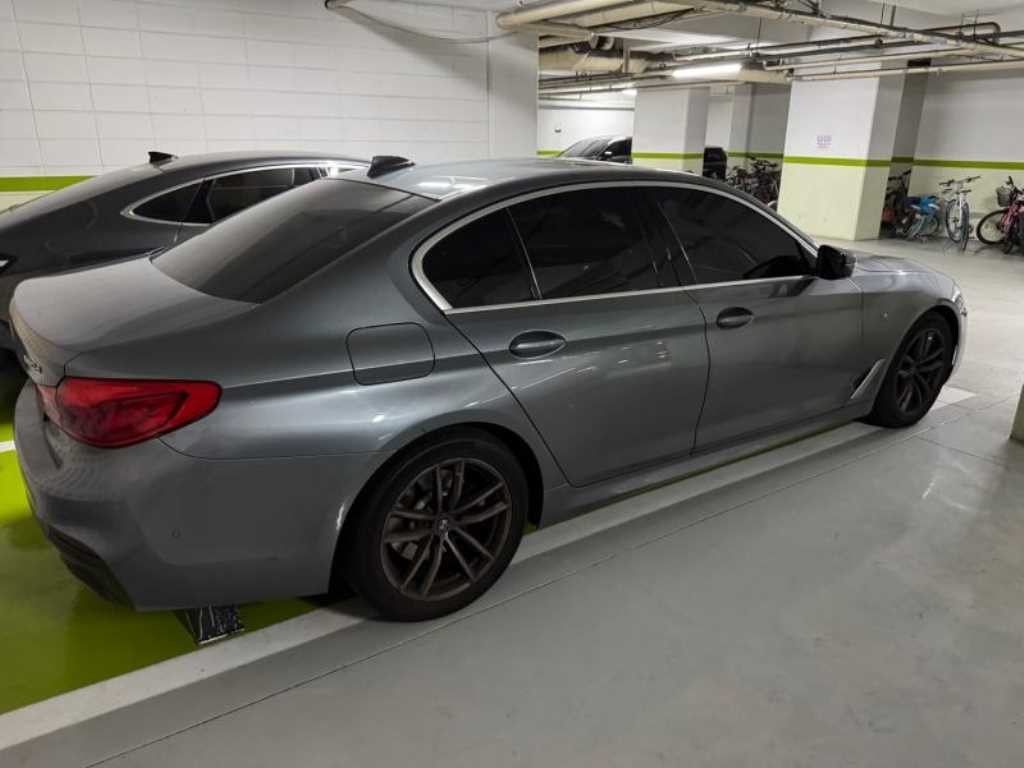 BMW 5시리즈 5시리즈 (G30) 520d M 스포츠 플러스 이미지 3