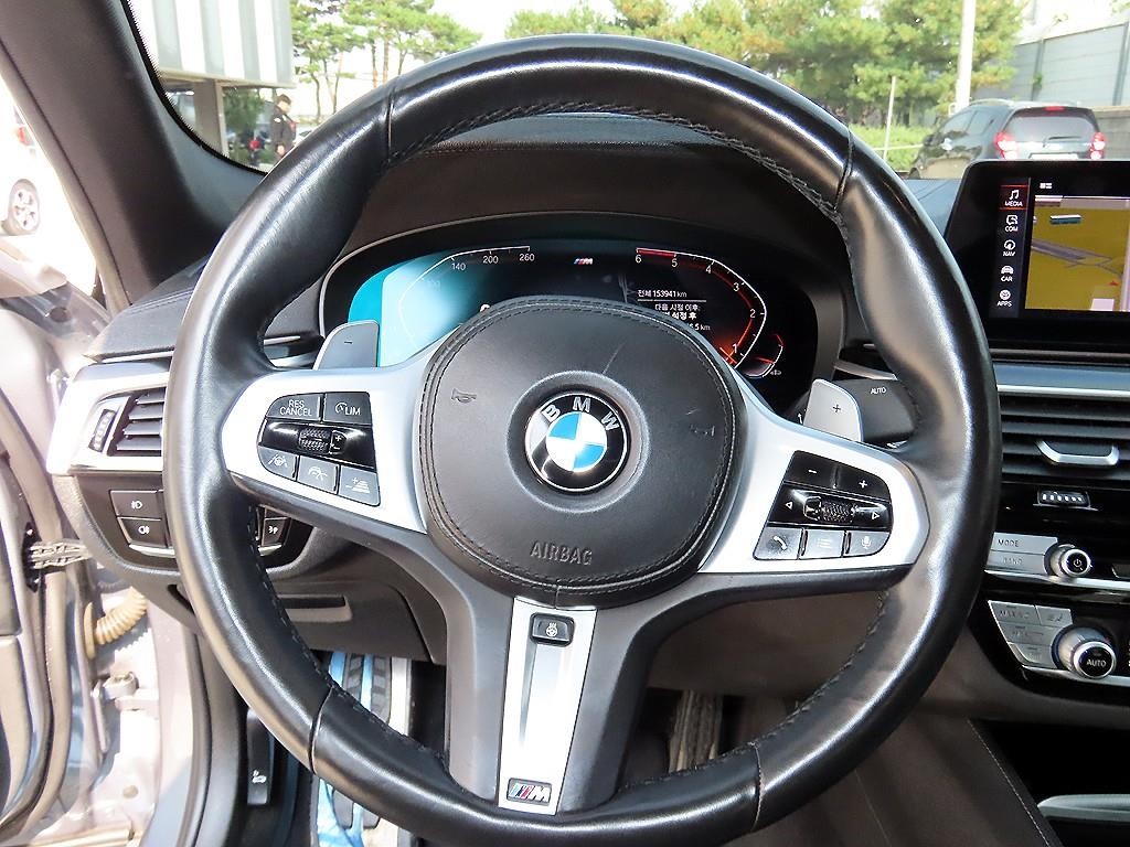 BMW 5시리즈 5시리즈 (G30) 520d M 스포츠 플러스 이미지 8