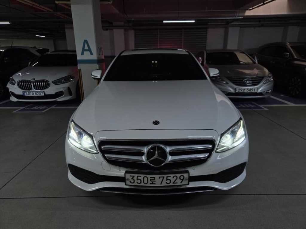벤츠 E 클래스 E-클래스 W213 E300 아방가르드 이미지 1