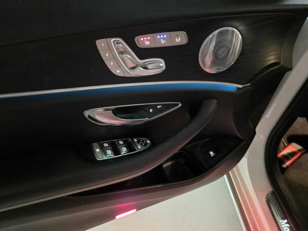 벤츠 E 클래스 E-클래스 W213 E300 아방가르드 이미지 12