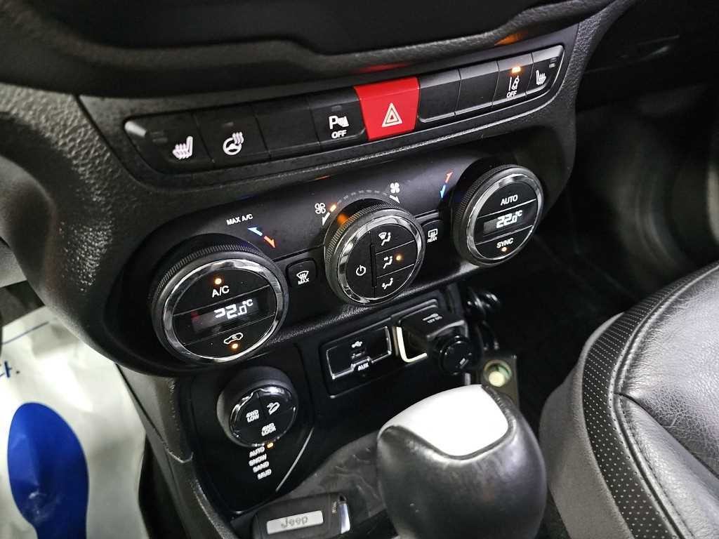 지프 레니게이드 2.0 디젤 리미티드 AWD 이미지 10