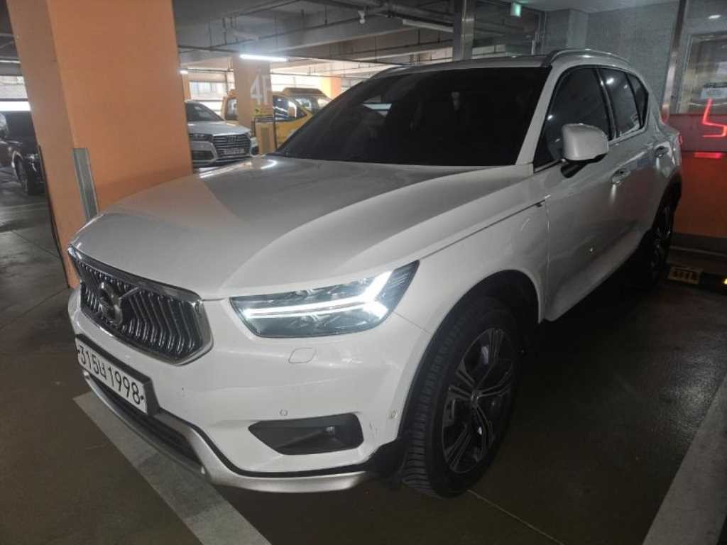 볼보 XC40 T4 4WD 인스크립션 이미지 2
