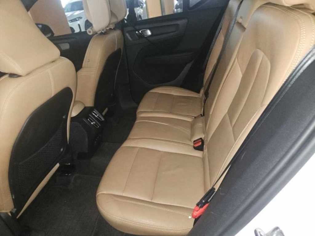 볼보 XC40 T4 4WD 인스크립션 이미지 5