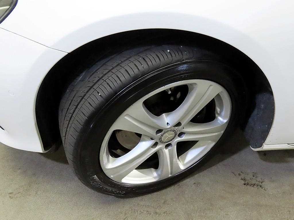 벤츠 E 클래스 E-클래스 W213 E220d 아방가르드 이미지 19