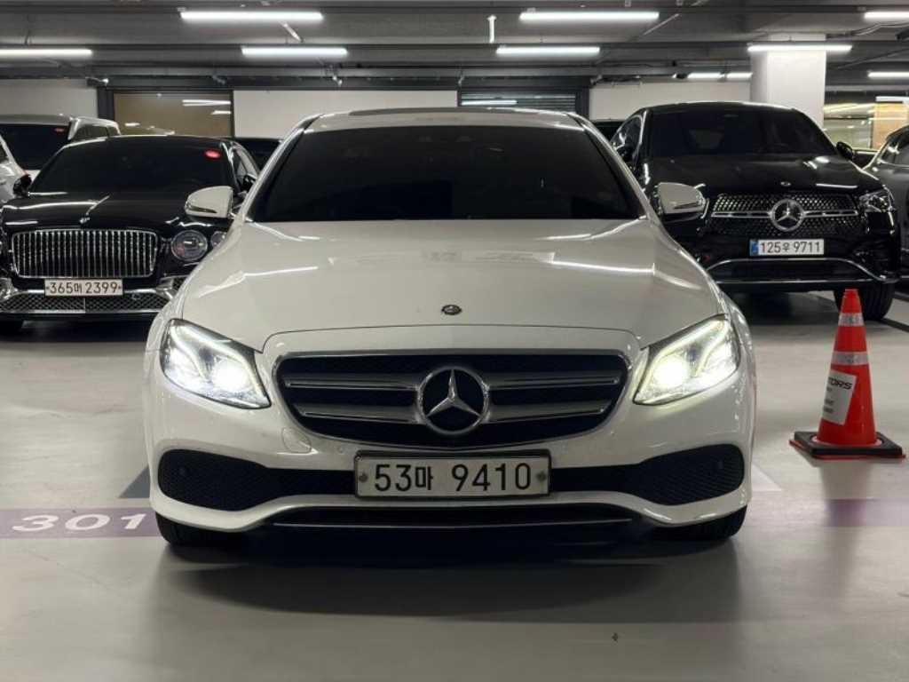 벤츠 E 클래스 E-클래스 W213 E220d 아방가르드 이미지 2