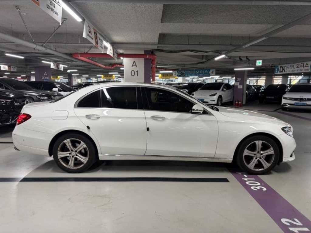 벤츠 E 클래스 E-클래스 W213 E220d 아방가르드 이미지 3